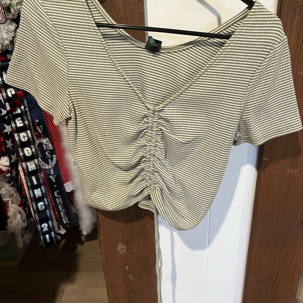 Wild Fable Adjustable Scrunch Top size small
